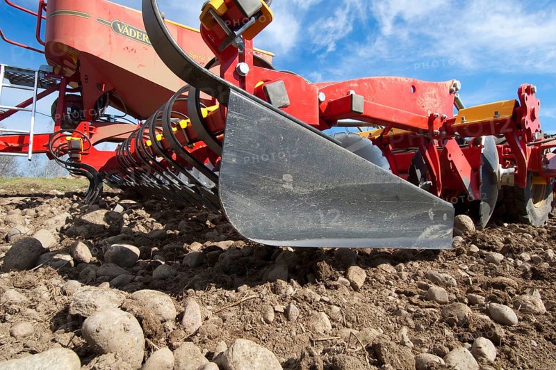 Close-up of the Spirit 800S cultivator-seeder from Vaderstad on a field with stony soil