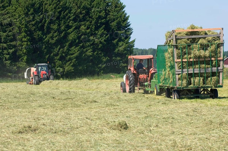 Tractor bale hay