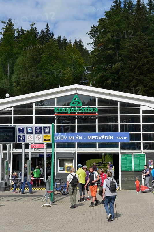 Bottom station