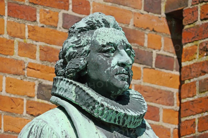 Statue of Hans Adolph Brorson