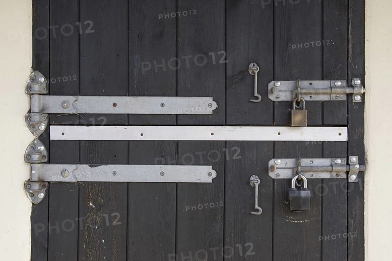 Padlock and stable tack room door hinges