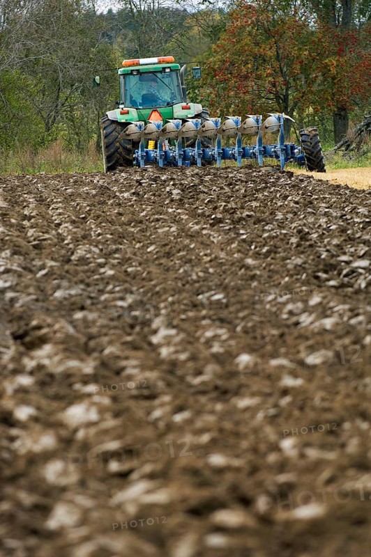 John Deere 8400 tractor with eight-furrow reversible plough