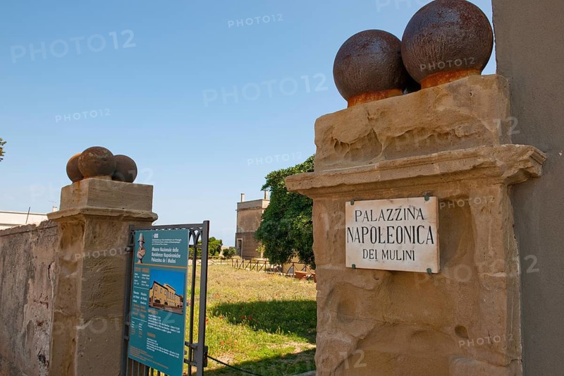 Entrance gate