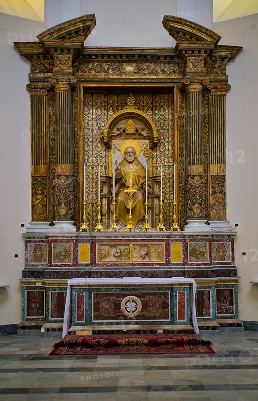 Interior side altar