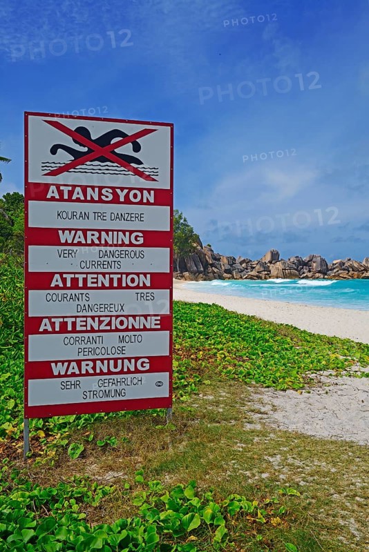Sign with warnings in different languages about currents