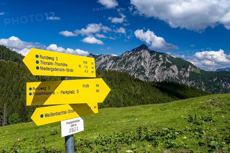 Signpost for hiking trails on the Postalm in the Salzkammergut