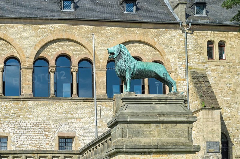 Replica of the bronze statue of the Braunschweig Lion