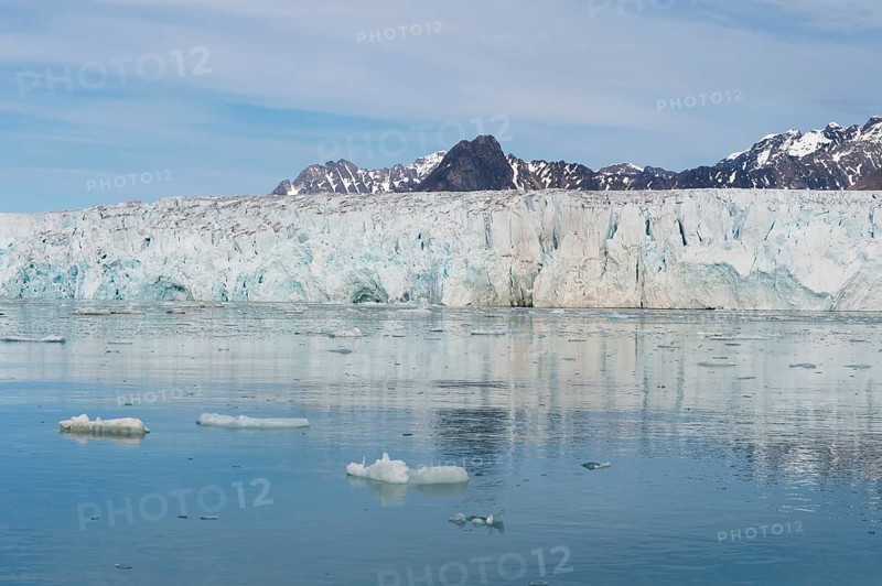 Lilliehook Glacier in Lilliehook Fjord