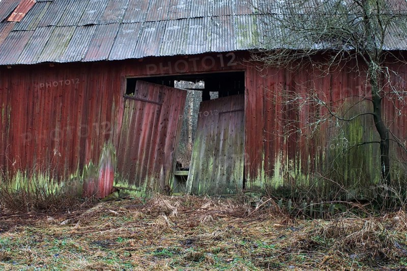 Abandoned red barn
