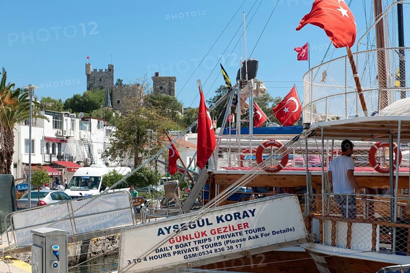 Harbour promenade with view of fortress
