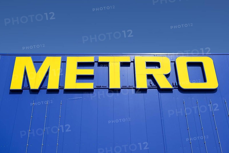 Lettering of Metro AG