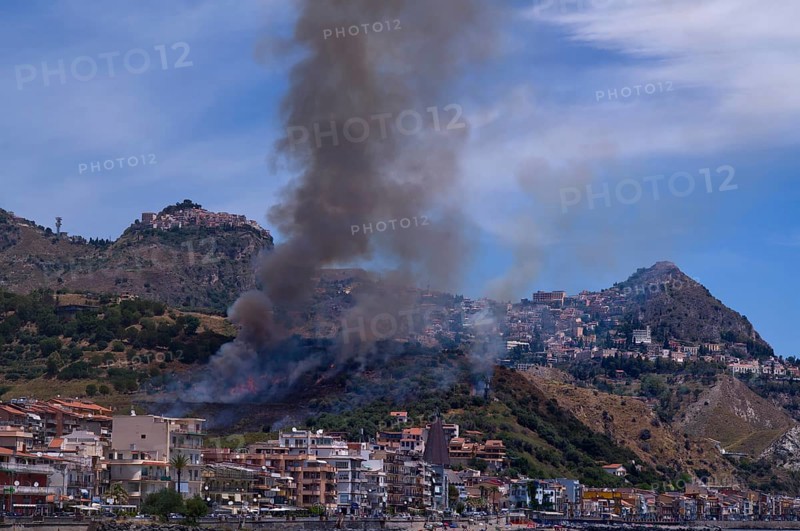 Heatwave causes forest fires between Giardini-Naxos and Taormina