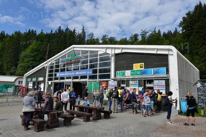 Bottom station