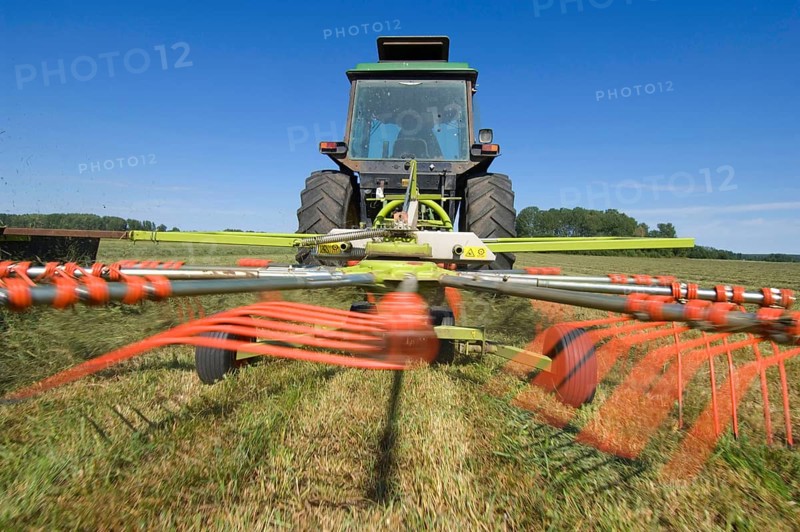 Tractor with roundabout rake Claas Liner 350