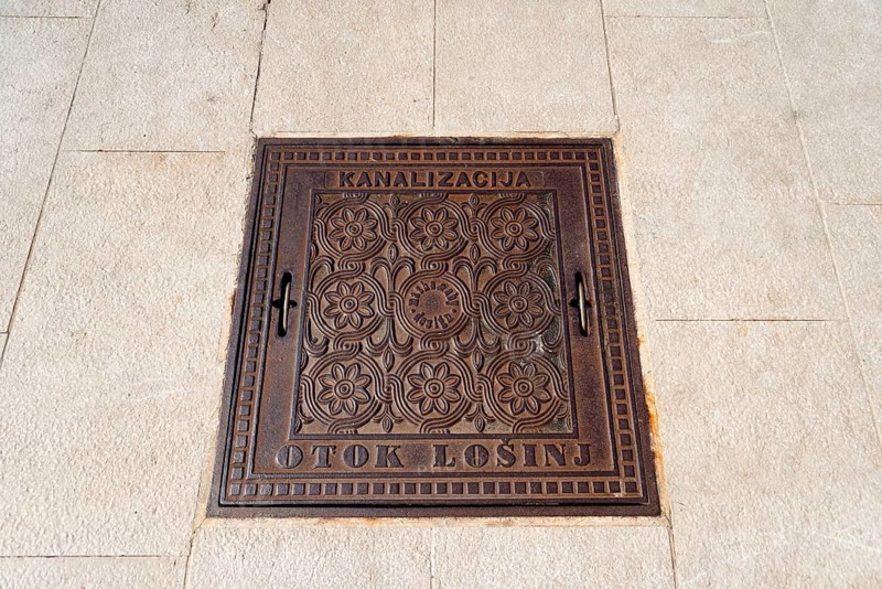Manhole cover