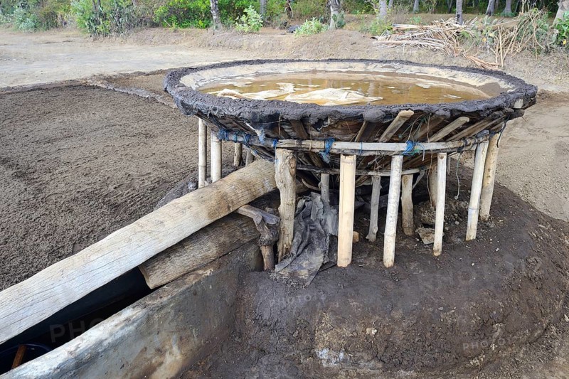 Sand filter for filtering the seawater in front of extracting sea salt