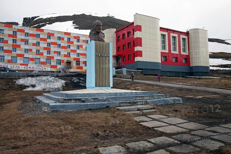 Lenin statue in Barentsburg