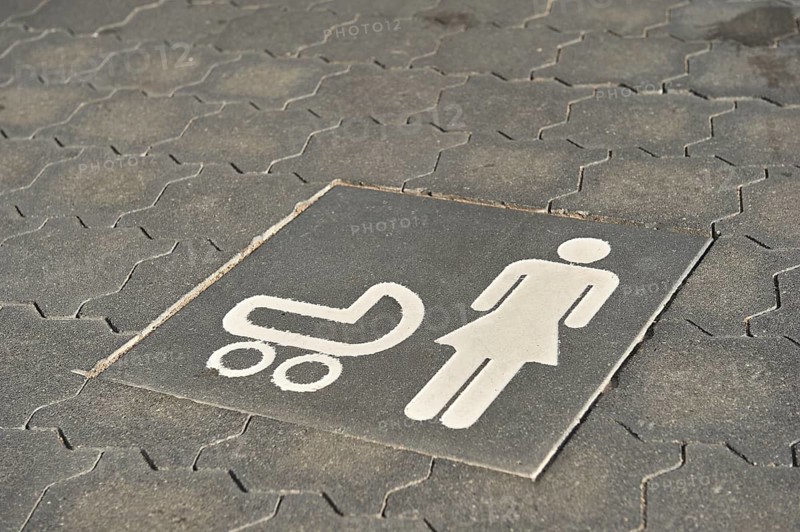 Notice of parking for mother with child