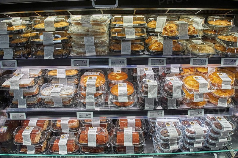 Shelf with pre-packed cake and pie pieces