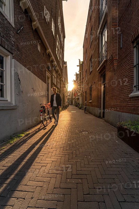 Deep sun in the alleys of the big city