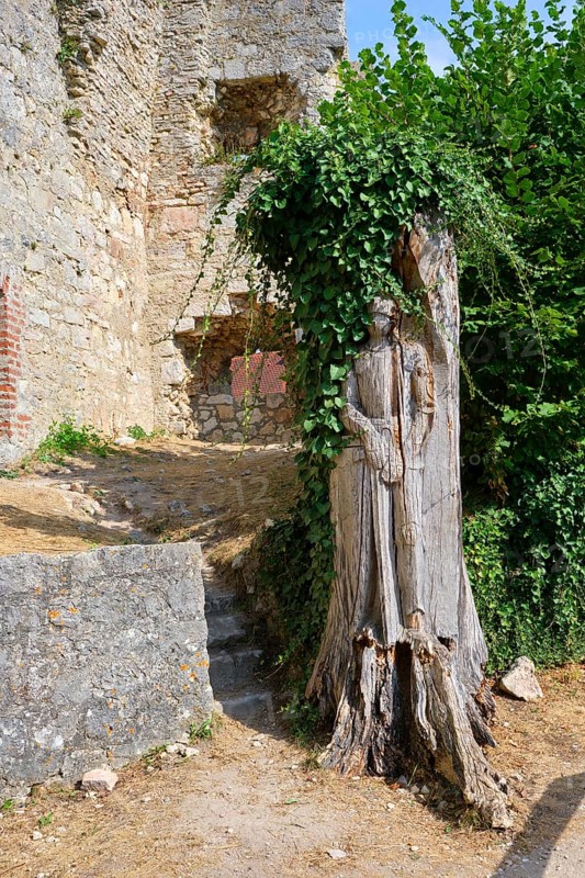 Wooden sculpture Knight by Olga Kaulikova