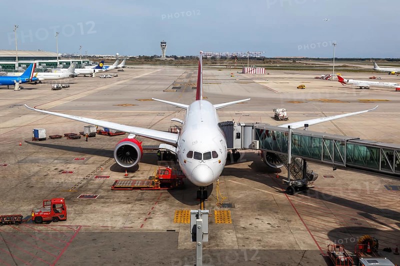 A Boeing 787-8 Dreamliner aircraft of Avianca with registration N780AV at Barcelona Airport