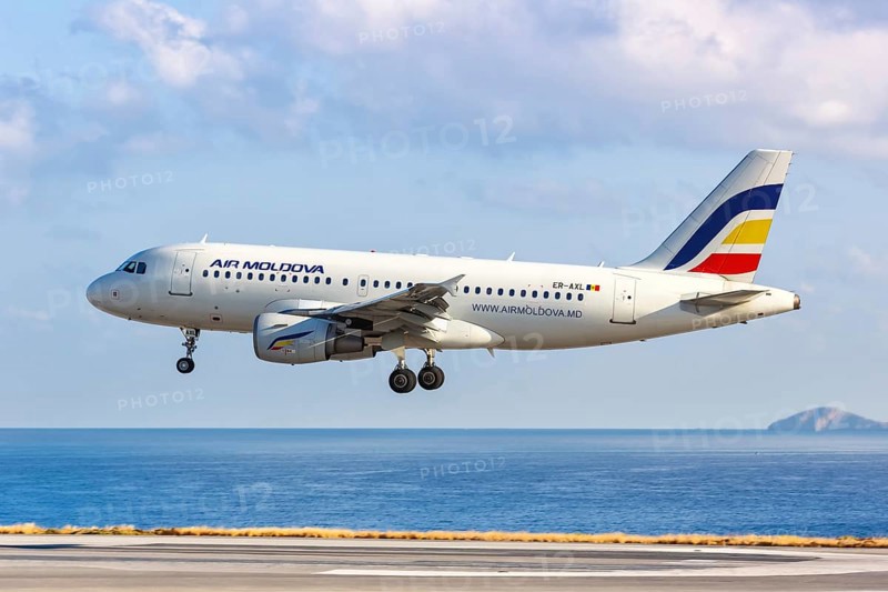 An Air Moldova Airbus A319 aircraft with registration ER-AXL at Heraklion Airport
