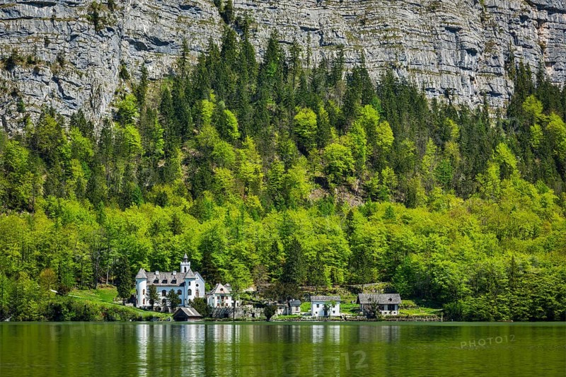 Castle at Hallstatter See mountain lake in Austria. Salzkammergut region