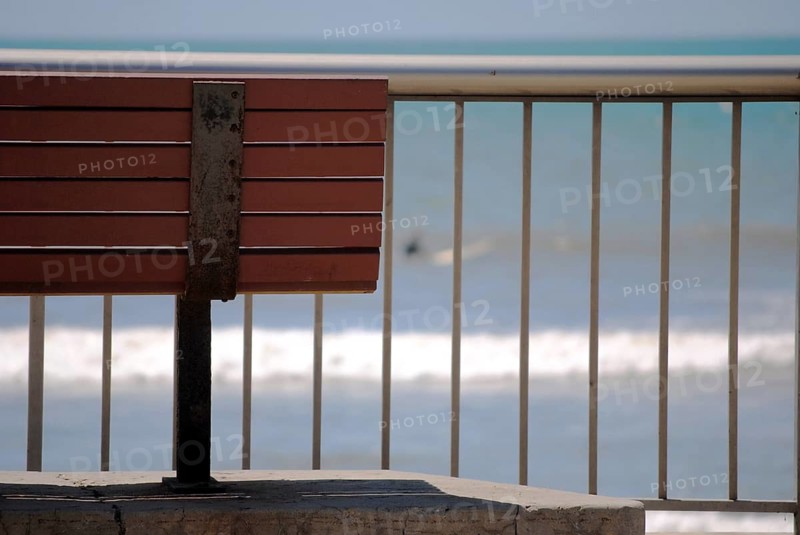 Close up pf a bench in front of the ocean in Ventura