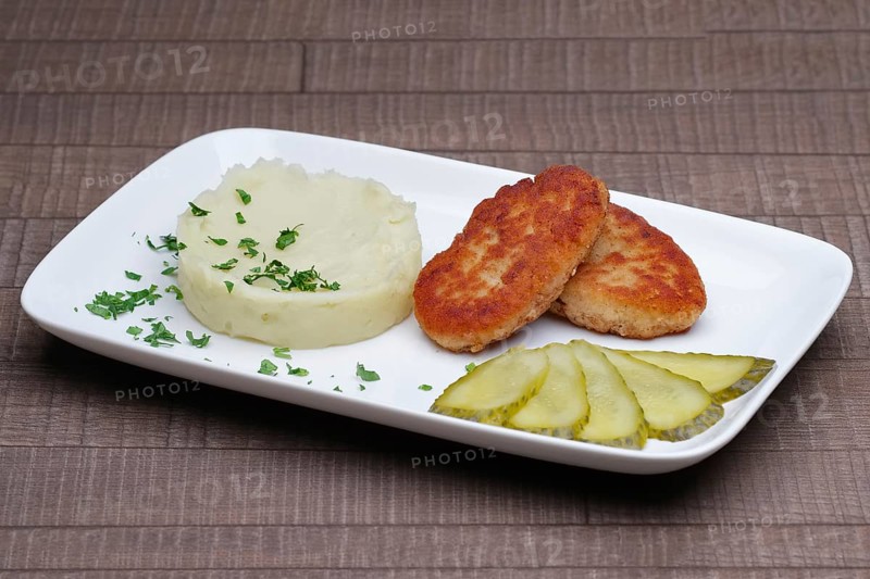 Cutlet with mashed potato and pickled cucumber