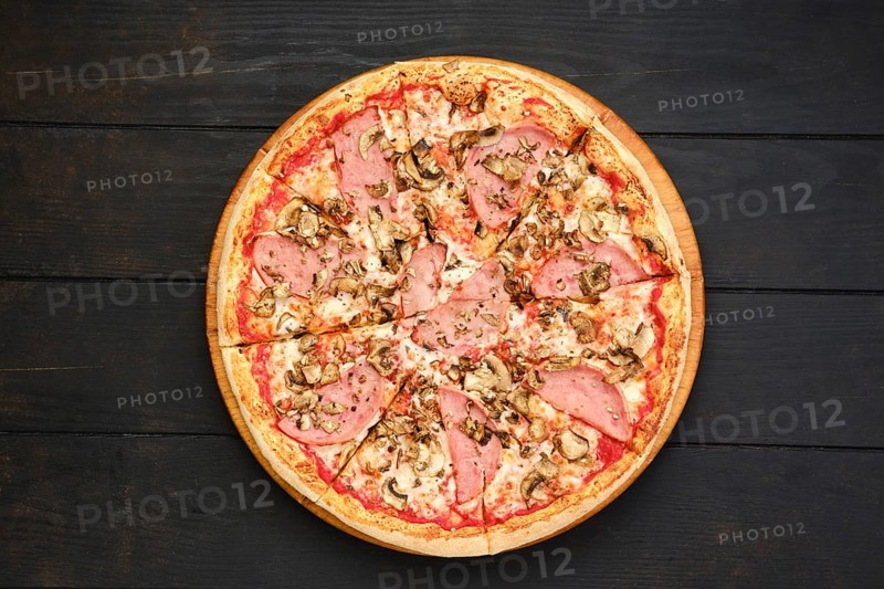 Pizza with beef ham
