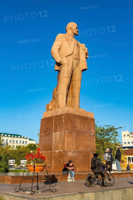 Lenin statue on Lenin square