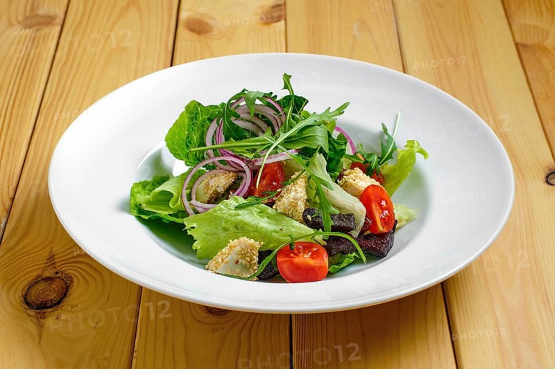 Lenten salad with onion