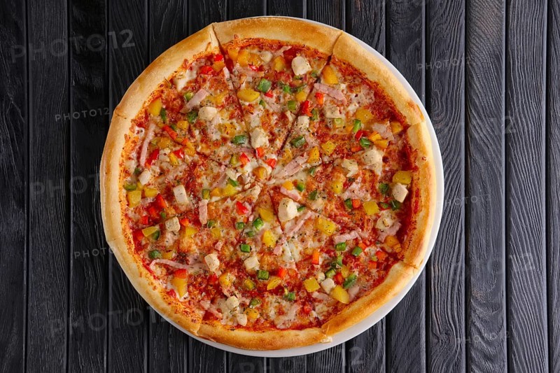 Pizza with ground-meat and vegetables