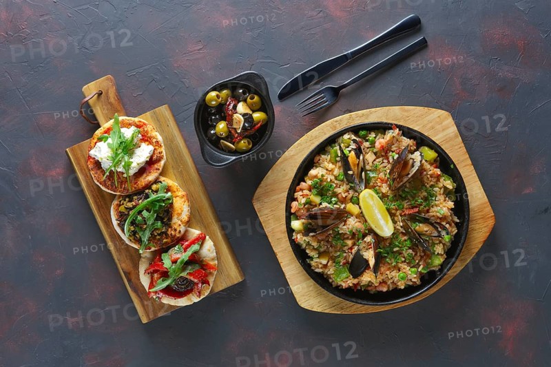 Selective focus photo of spanish paela with shrimps and mussels