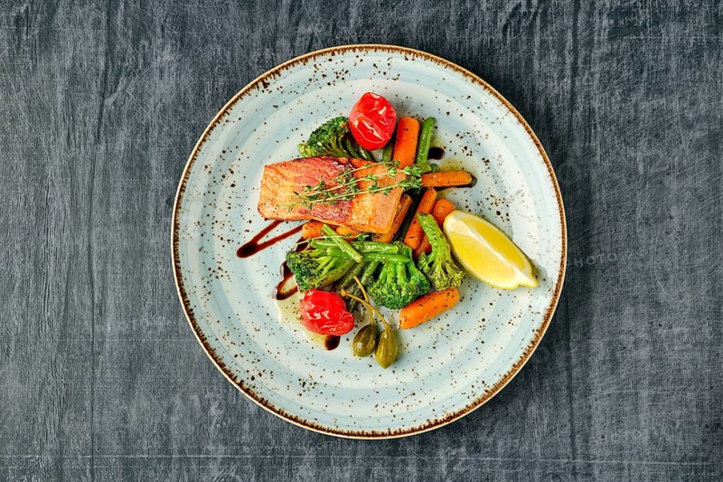 Baked salmon with roasted carrot