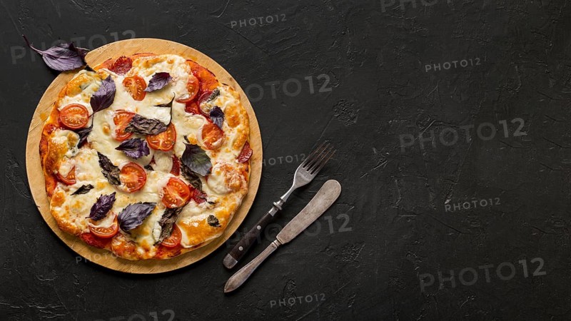 Flat lay delicious pizza concept with copy space