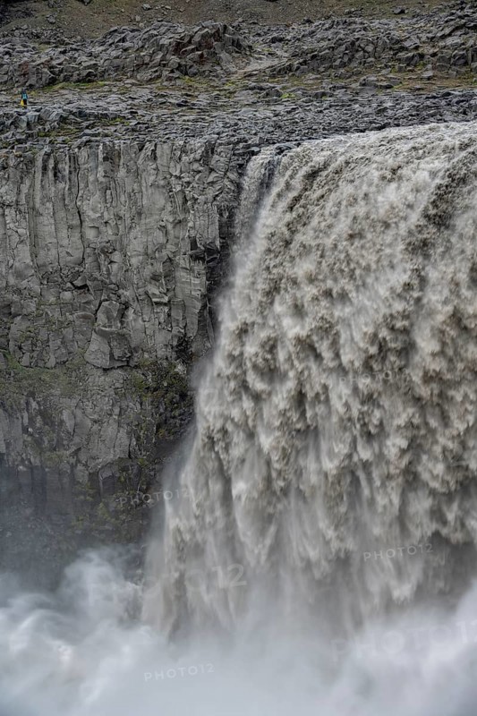 Falling water masses