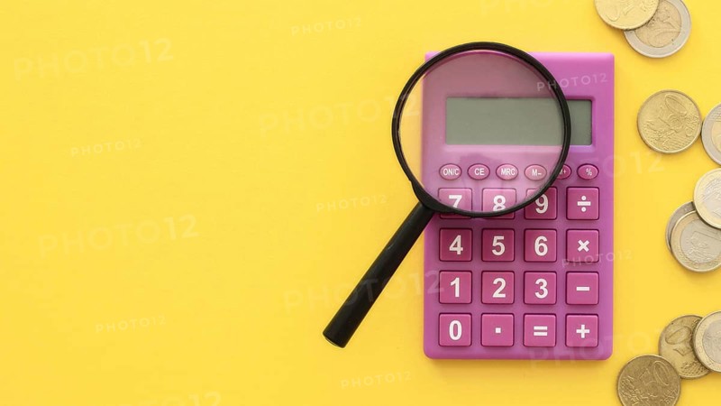 Magnifier calculator with copy space