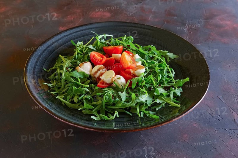 Salad with mozzarella