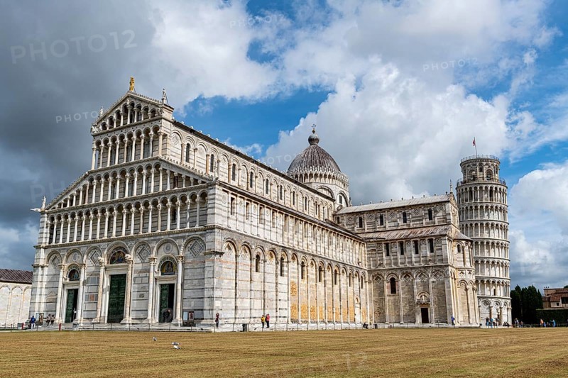Piazza del Duomo with cathedral and leaning tower