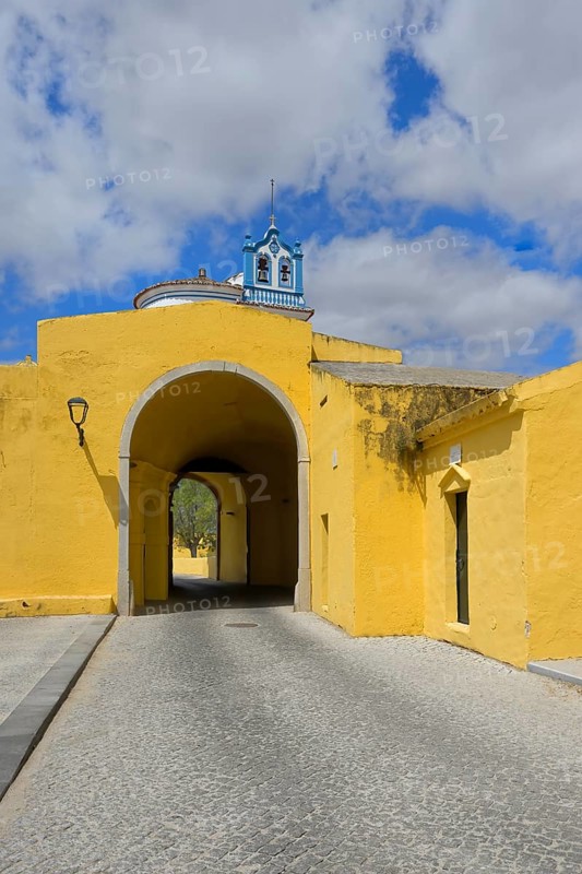 Corner or Esquina outer gate