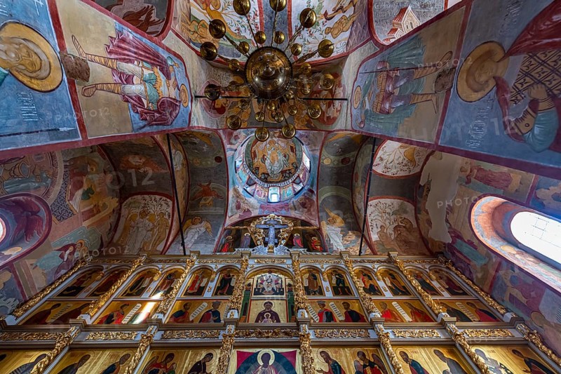 Icons on the wall of the Bogoroditse-Uspenskiy Sviyazhsky Monastery