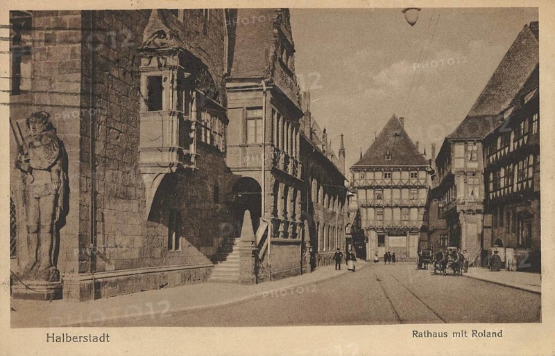 Town hall with Roland statue
