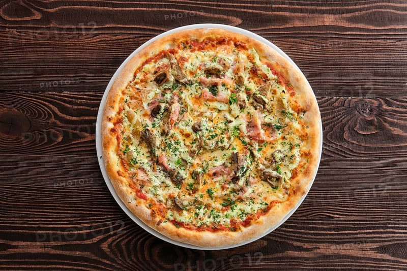 Thick crust pizza with ham