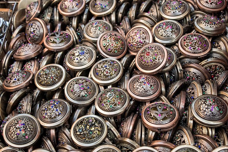 Set of round vintage pocket mirrors with a pattern