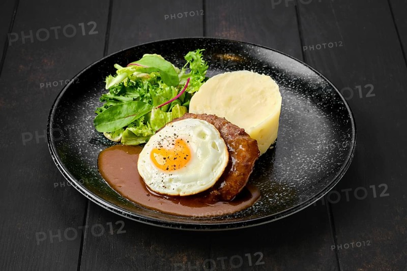 Beef cutlet with fried egg