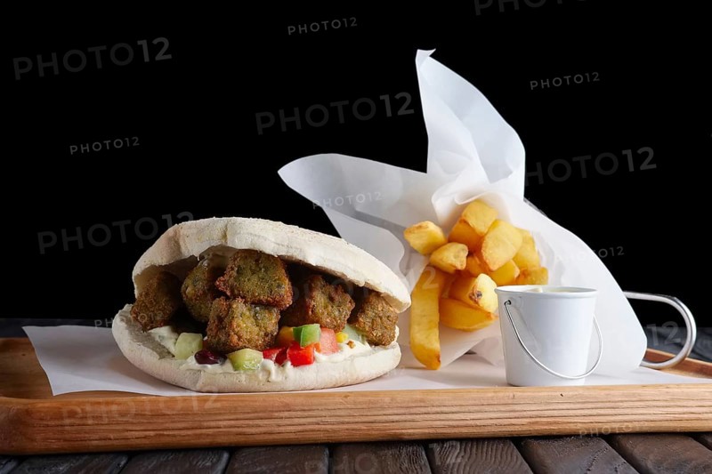 Pita bread with falafel