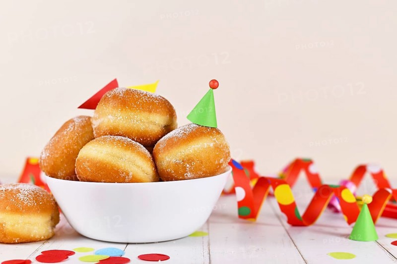 Bowl with German traditional 'Berliner Pfannkuchen'