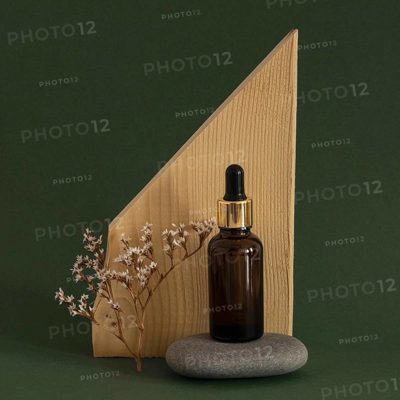 Front view skin product dropper arrangement
